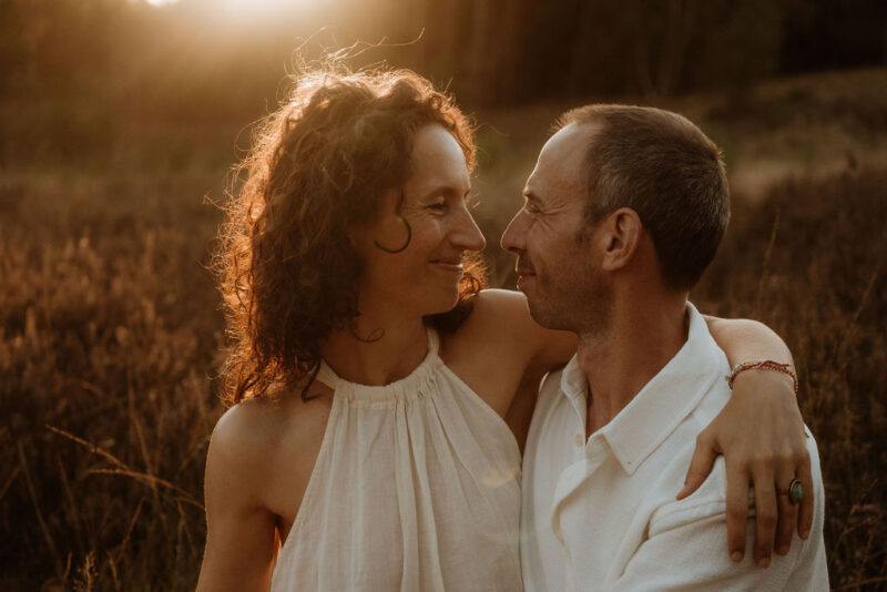 Weer samen verbinden brengt fijne gevoelens van verbinding en liefde, passie en vertrouwen